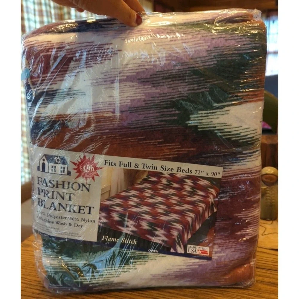 New Old Stock Vintage Fashion Print Blanket Flame Stitch Full/Twin 72